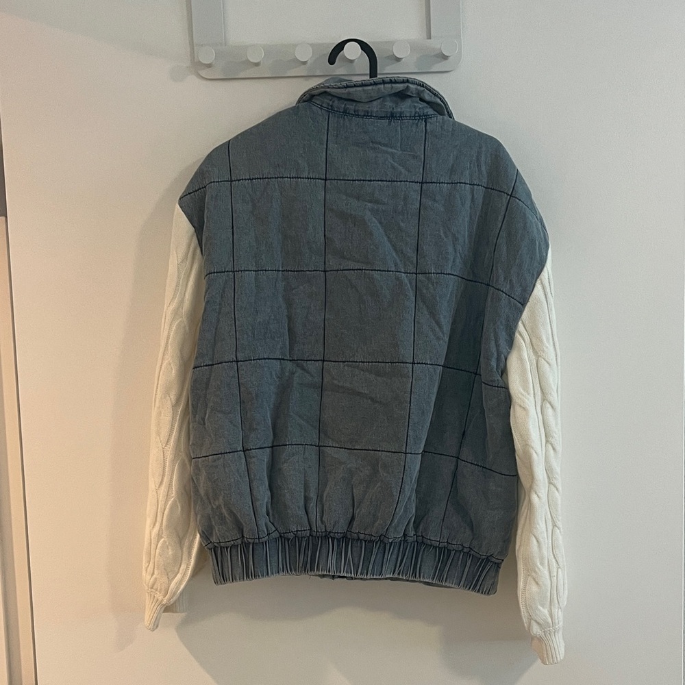 Stylish Women's Gray and Cream Puffer Jacket - Picture 3 of 3